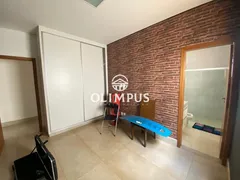 Casa de Condomínio com 4 Quartos para alugar, 270m² no Jardim das Palmeiras, Uberlândia - Foto 13