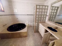 Casa com 4 Quartos à venda, 242m² no Umuarama, Uberlândia - Foto 15