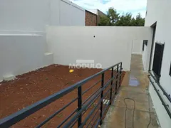 Galpão / Depósito / Armazém para alugar, 220m² no Marta Helena, Uberlândia - Foto 4