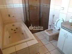 Casa com 3 Quartos à venda, 220m² no Cidade Jardim, Uberlândia - Foto 8