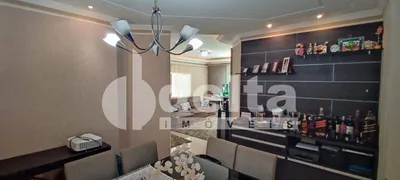 Casa com 3 Quartos à venda, 230m² no Segismundo Pereira, Uberlândia - Foto 14