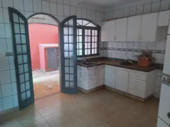 Casa com 3 Quartos para alugar, 135m² no Centro, Jardinópolis - Foto 2