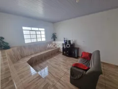 Casa com 3 Quartos para alugar, 220m² no Jardim Canaã, Uberlândia - Foto 4