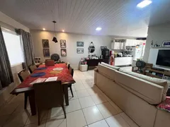 Casa com 4 Quartos à venda, 218m² no Jardim Tupanci, Barueri - Foto 1