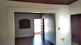 Casa com 3 Quartos à venda, 247m² no Vila Santa Helena, Goiânia - Foto 13