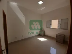 Casa com 3 Quartos para alugar, 200m² no City Uberlândia, Uberlândia - Foto 12