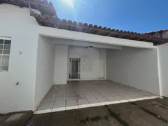 Casa com 3 Quartos para alugar, 250m² no Santa Luzia, Uberlândia - Foto 2