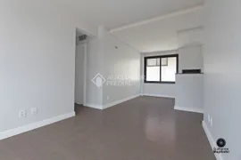 Apartamento com 2 Quartos à venda, 60m² no Passo da Areia, Porto Alegre - Foto 2