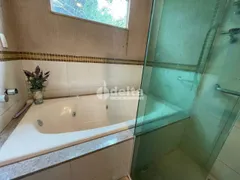 Casa com 3 Quartos à venda, 250m² no Umuarama, Uberlândia - Foto 10