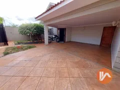 Casa com 3 Quartos à venda, 220m² no Jardim Ouro Verde, Ourinhos - Foto 2