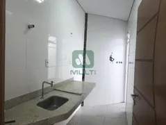 Casa com 1 Quarto para alugar, 110m² no Centro, Uberlândia - Foto 12