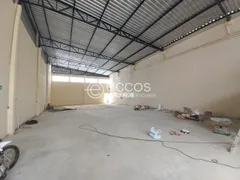 Galpão / Depósito / Armazém para alugar, 330m² no Marta Helena, Uberlândia - Foto 3