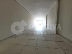 Loja / Salão / Ponto Comercial para alugar, 125m² no Loteamento Residencial Pequis, Uberlândia - Foto 4