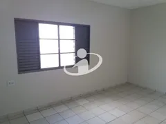 Apartamento com 3 Quartos para alugar, 243m² no Santa Luzia, Uberlândia - Foto 11