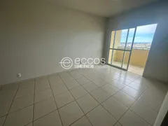 Apartamento com 2 Quartos para alugar, 70m² no Umuarama, Uberlândia - Foto 4