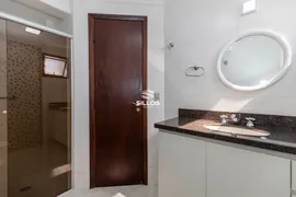 Apartamento com 3 Quartos para alugar, 134m² no Alto da Glória, Curitiba - Foto 13