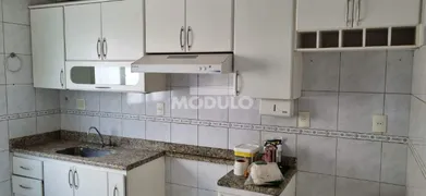 Apartamento com 3 Quartos para alugar, 145m² no Saraiva, Uberlândia - Foto 13