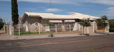 Casa com 4 Quartos à venda, 232m² no Vila Harmonia, Araraquara - Foto 3