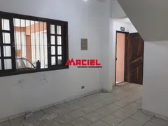 Casa com 3 Quartos para alugar, 218m² no Vila Martinez, Jacareí - Foto 2