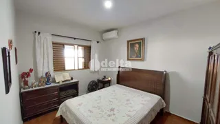 Casa com 3 Quartos à venda, 161m² no Marta Helena, Uberlândia - Foto 17