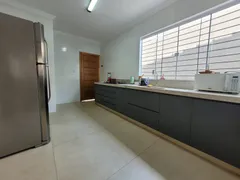 Casa com 4 Quartos à venda, 247m² no Jardim Santo Antônio, Goiânia - Foto 4