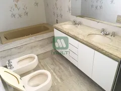 Apartamento com 3 Quartos para alugar, 296m² no Centro, Uberlândia - Foto 24