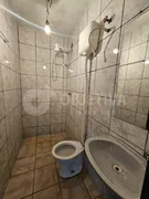 Casa com 2 Quartos para alugar, 80m² no Santa Luzia, Uberlândia - Foto 18