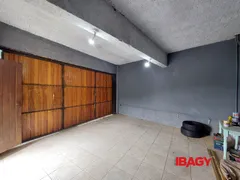 Casa com 2 Quartos para alugar, 202m² no Sambaqui, Florianópolis - Foto 47