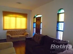 Casa com 3 Quartos à venda, 180m² no Umuarama, Uberlândia - Foto 6