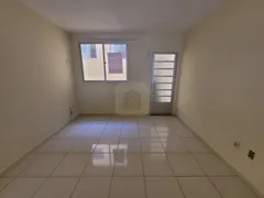 Apartamento com 2 Quartos para alugar, 44m² no Mansorur, Uberlândia - Foto 2