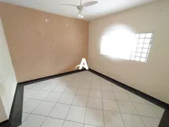 Casa com 3 Quartos à venda, 180m² no Jardim Holanda, Uberlândia - Foto 3