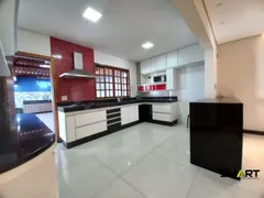 Casa com 4 Quartos à venda, 296m² no Olinda, Contagem - Foto 11