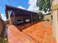 Casa com 3 Quartos à venda, 300m² no Champagnat, Londrina - Foto 3