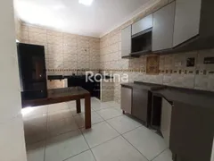 Casa com 3 Quartos para alugar, 120m² no Brasil, Uberlândia - Foto 6