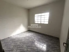 Casa com 3 Quartos para alugar, 80m² no Osvaldo Rezende, Uberlândia - Foto 4