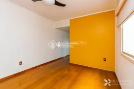 Apartamento com 2 Quartos para alugar, 65m² no Medianeira, Porto Alegre - Foto 2