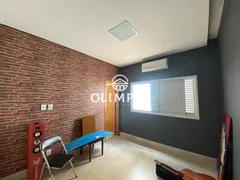 Casa de Condomínio com 4 Quartos para alugar, 270m² no Jardim das Palmeiras, Uberlândia - Foto 12