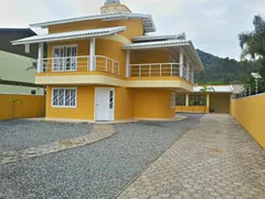 Casa com 3 Quartos para alugar, 150m² no Praia do Estaleirinho, Balneário Camboriú - Foto 2