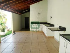 Casa com 5 Quartos para alugar, 156m² no Saraiva, Uberlândia - Foto 7