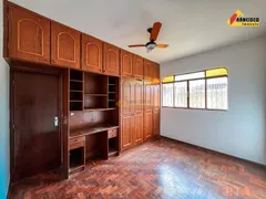 Casa com 3 Quartos para alugar, 210m² no São José, Divinópolis - Foto 6