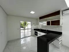 Casa com 3 Quartos à venda, 250m² no Brasil, Uberlândia - Foto 11
