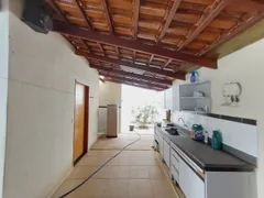 Casa com 3 Quartos para alugar, 250m² no Nossa Senhora Aparecida, Uberlândia - Foto 13