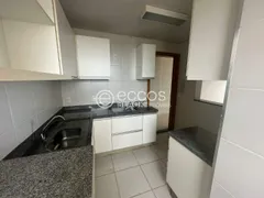 Apartamento com 2 Quartos para alugar, 70m² no Umuarama, Uberlândia - Foto 9