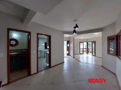 Casa com 2 Quartos para alugar, 202m² no Sambaqui, Florianópolis - Foto 4