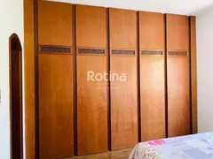 Casa com 3 Quartos para alugar, 190m² no Umuarama, Uberlândia - Foto 8
