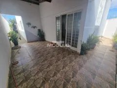 Casa com 3 Quartos para alugar, 220m² no Jardim Canaã, Uberlândia - Foto 2