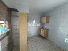 Apartamento com 2 Quartos para alugar, 40m² no Segismundo Pereira, Uberlândia - Foto 5