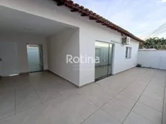 Casa com 3 Quartos à venda, 167m² no Santa Mônica, Uberlândia - Foto 1