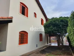 Casa com 3 Quartos à venda, 264m² no Santa Mônica, Uberlândia - Foto 26