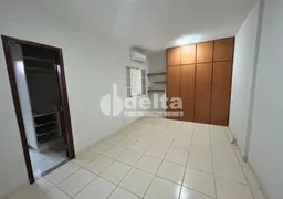 Casa com 3 Quartos à venda, 230m² no Cidade Jardim, Uberlândia - Foto 6